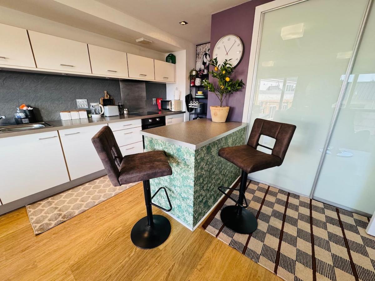 Homely And Charming 2 Bedroom Sleeps 6 W Balcony Coventry Luaran gambar